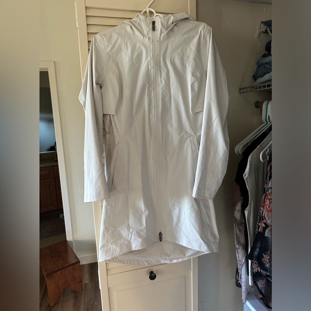 Lululemon Rain Jacket in Eggshell